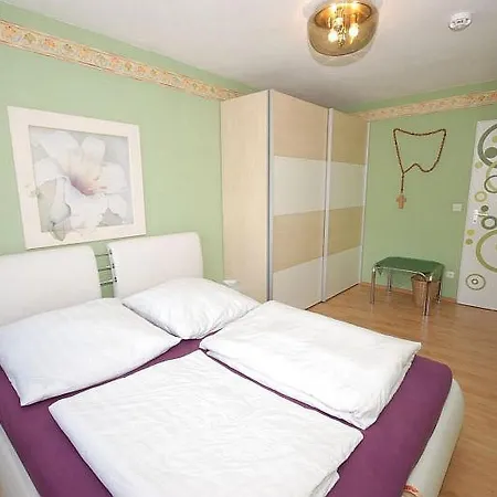 Ferienwohnung Zeno Reichenbach 아파트 바트라이셴할